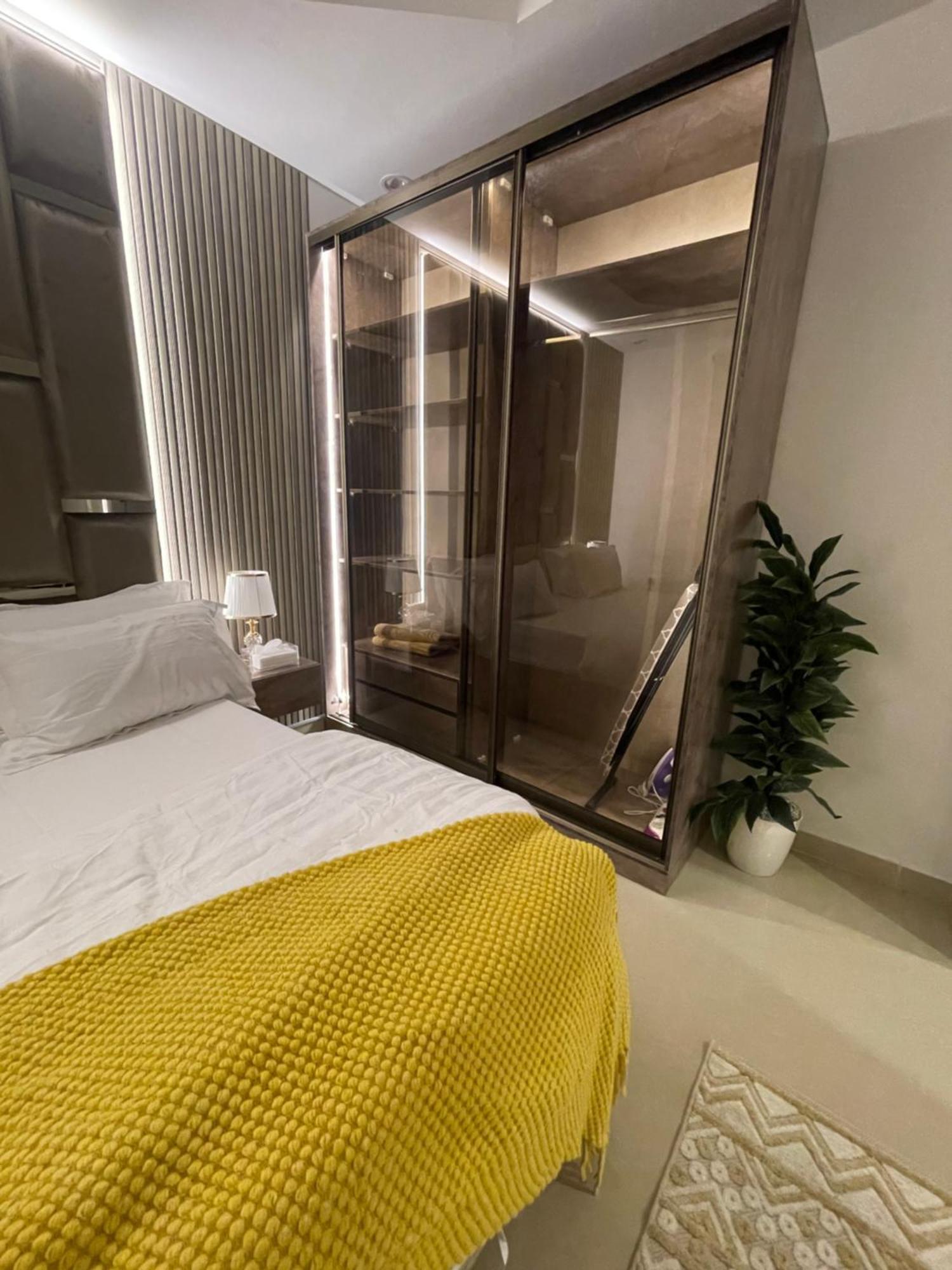 Fancy Apartemen *