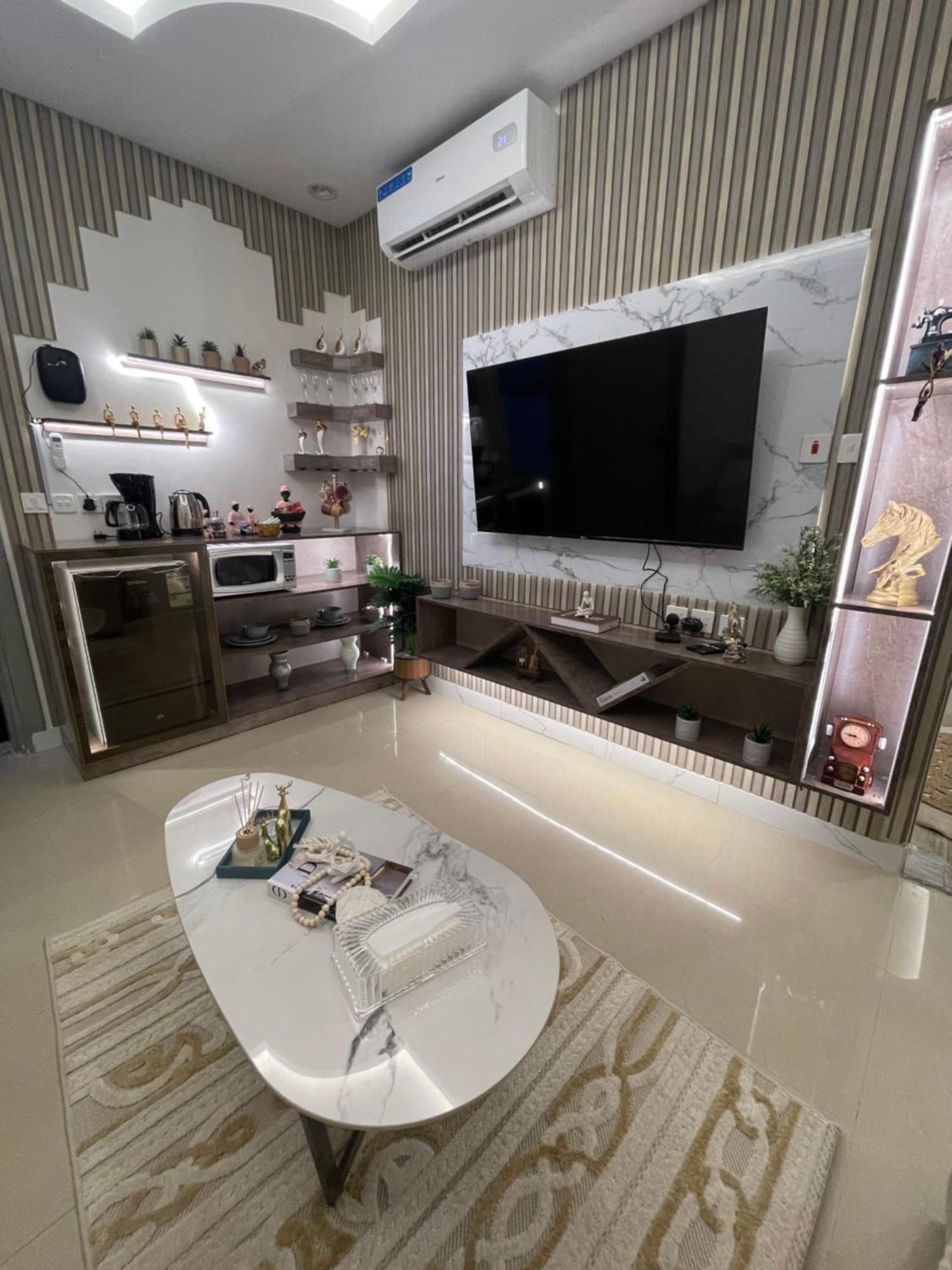 Fancy Apartemen *